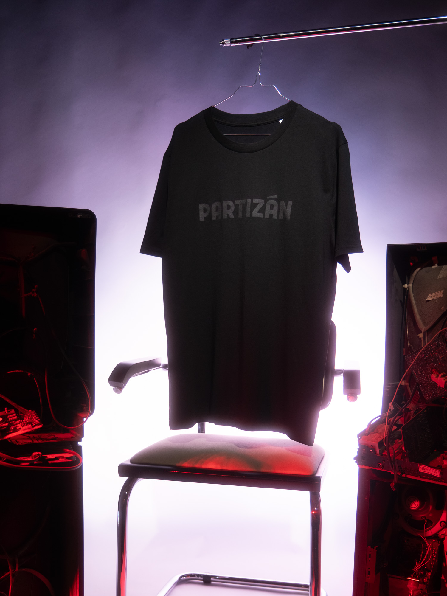 Lopakodó logós póló